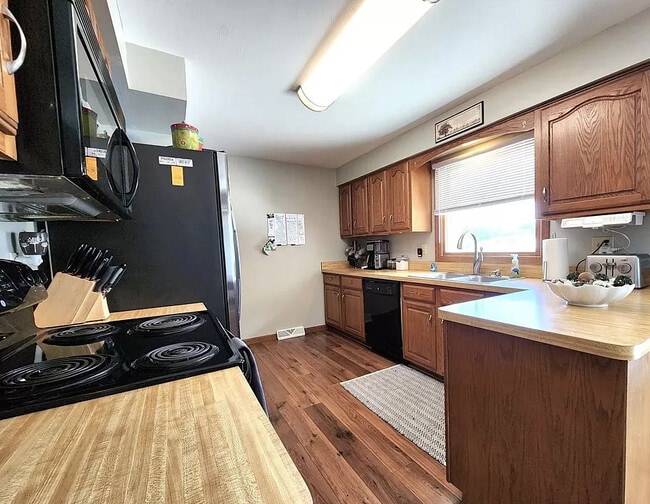 Photo - 351 S Lake St