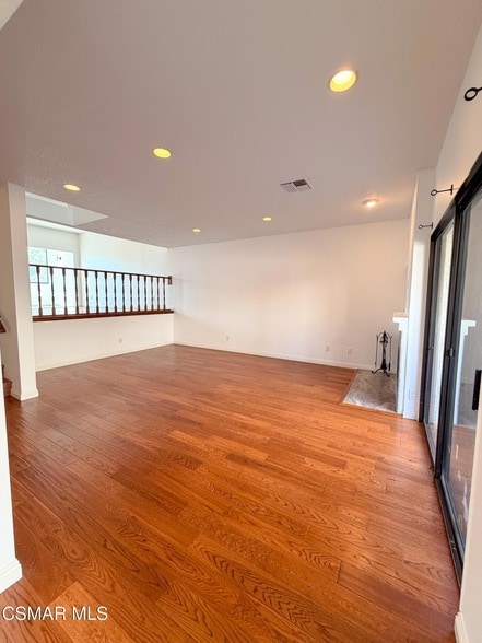 Photo - 18242 Burbank Blvd