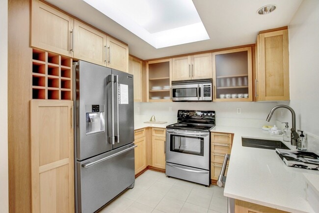 Building Photo - Wilshire Margot