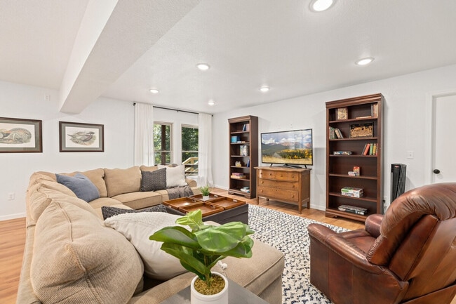 Photo - 1 Marykirk Ln Unit ID1221821P