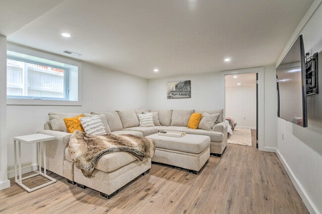 Building Photo - 1129 Augusta St Unit ID1306409P