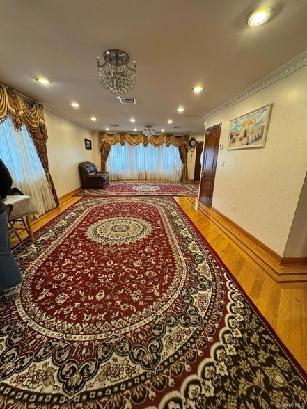 Photo - 109-04 Myrtle Ave