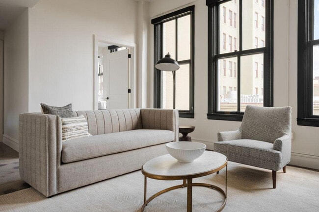 Building Photo - 505 E Travis St Unit ID1267122P