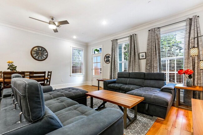 Photo - 1233 St Charles Ave Unit ID1269961P