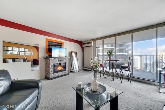 Photo - 300 N State St Unit 3908