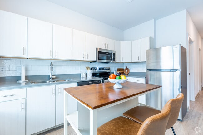 Studio - Metropolis Apartments