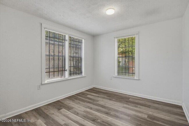 Photo - 1216 W 24th St