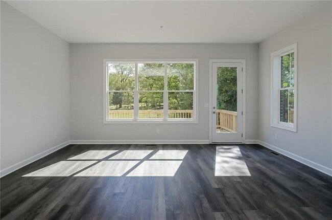 Photo - 2786 Woodland Terrace