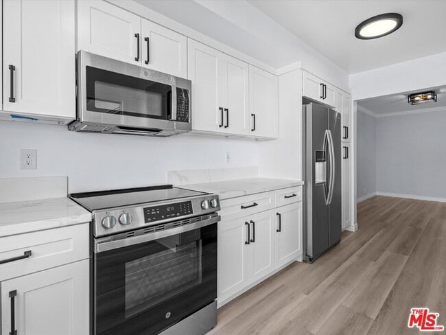 Building Photo - 7949 Selma Ave