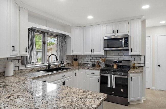 Photo - 1424 Vista Ln SW