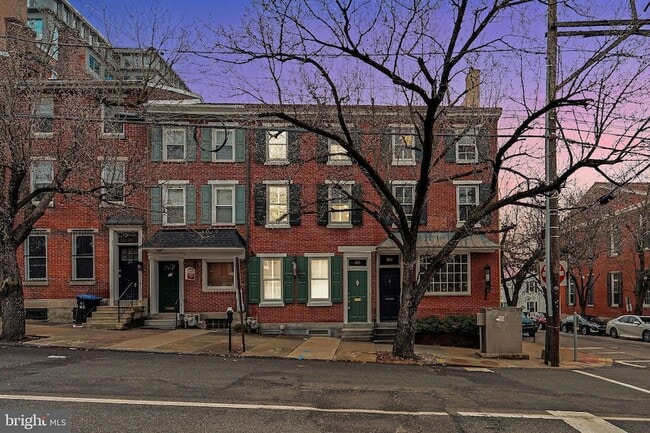 Photo - 28 W Airy St