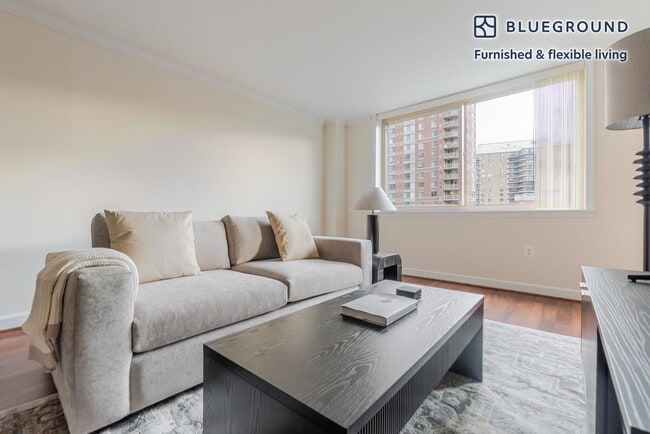 Building Photo - 3900 Fairfax Dr Unit FL7-ID1122