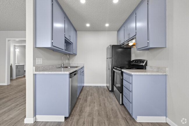 1BR, 1BA - 650SF - Sahara - Kitchen - Sahara Apartments