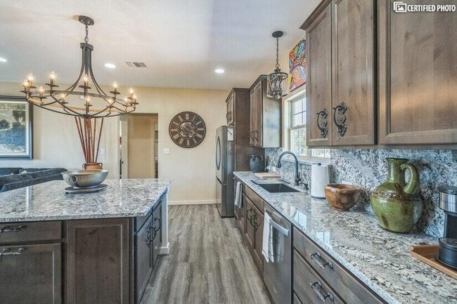 Photo - 505 Heron Dr