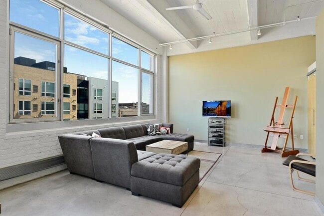 Photo - 700 N Washington Ave