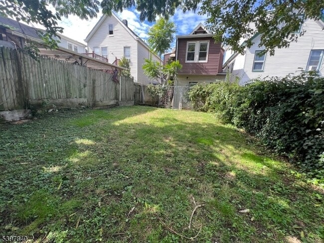 Photo - 163 E 22nd St