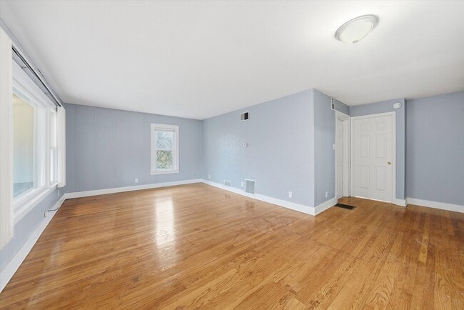 Photo - 18335 Sherman St