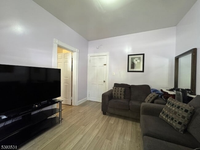 Photo - 712 E 27th St