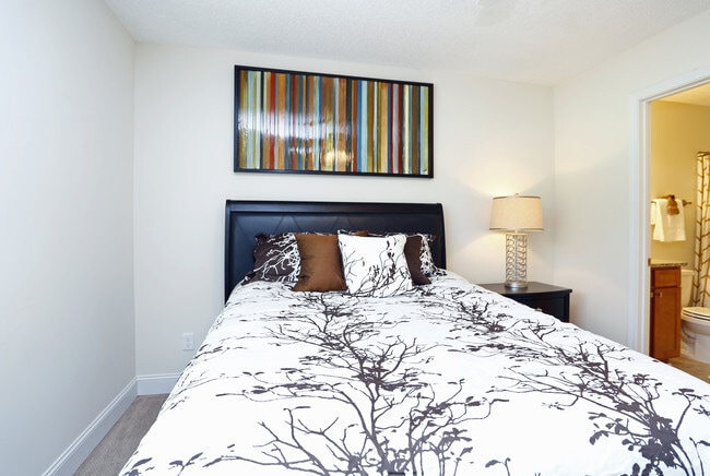 2BR, 2.5BA - 1162sf- Bedroom - Glenbrook East and West