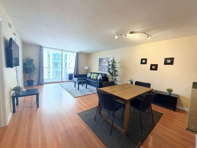 Photo - 1 SE 12th St Unit SI FL21-ID1022204P