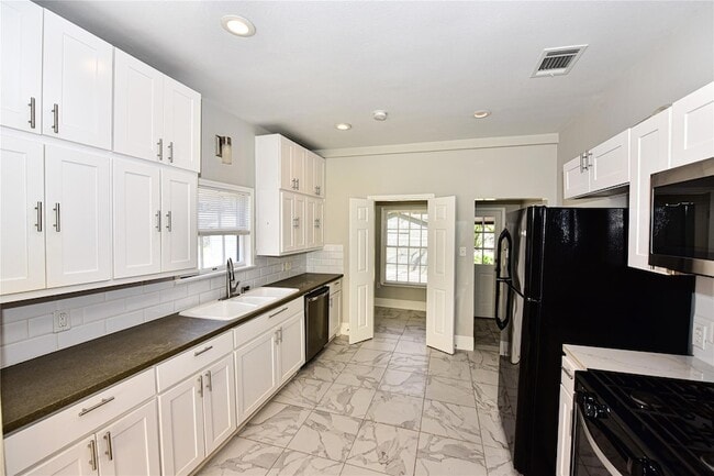 Photo - 410 Kenniston Dr