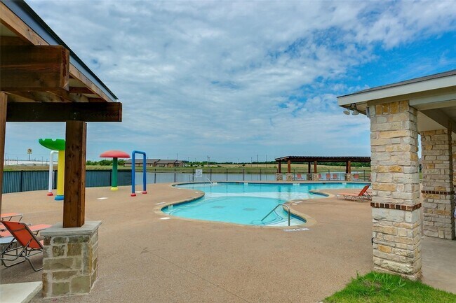 Photo - 505 Saw Mill Rd