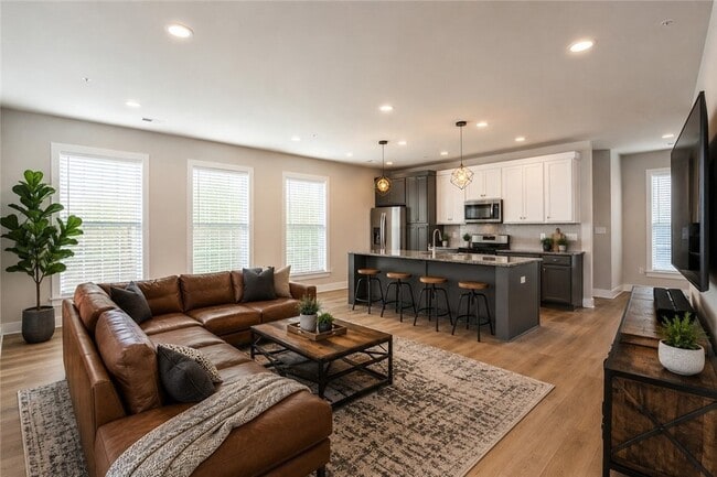 Photo - 701 Halcyon Ln