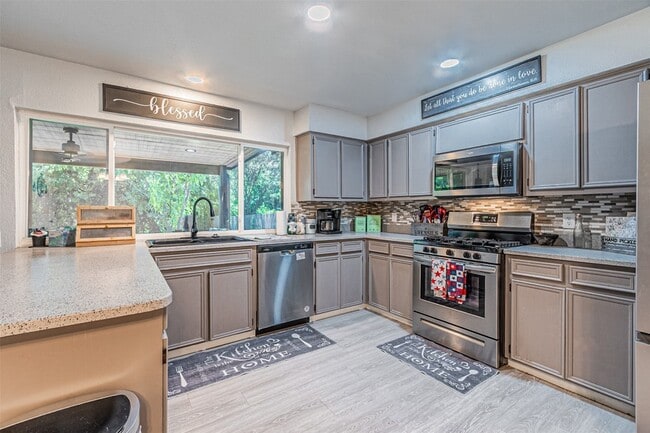Photo - 2608 Nelwin Pl