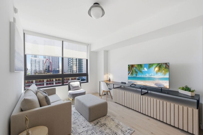 Building Photo - 225 N Miami Ave Unit SI FL14-ID1559812P