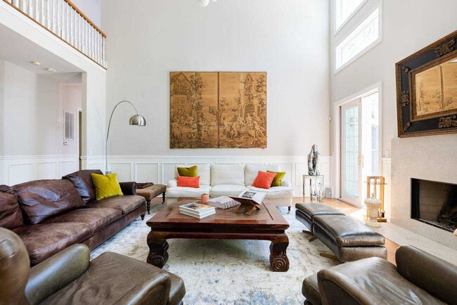 Photo - 19 Old School House Ln Unit ID1350583P