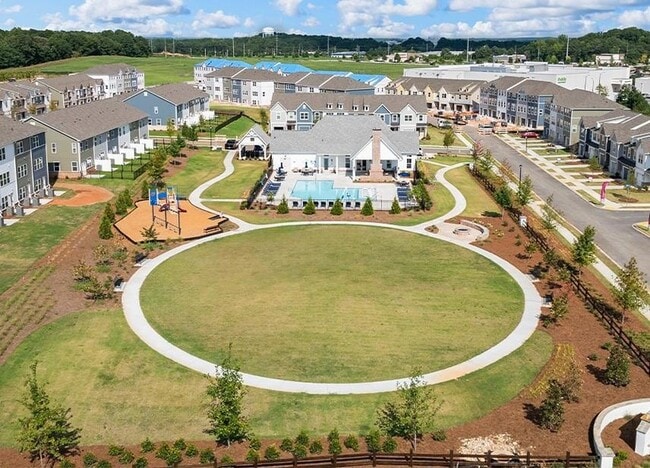 Building Photo - 12250 Town Center Dr