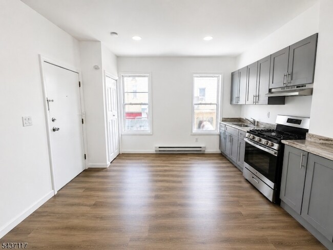 Building Photo - 76-78-78 Market St Unit 2
