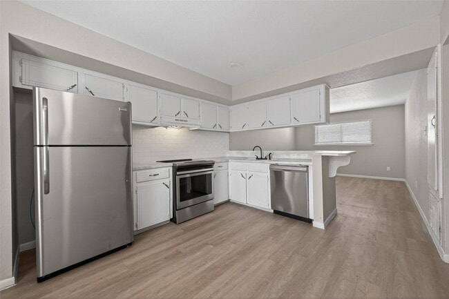 Photo - 427 Hollyvale Dr Unit 12
