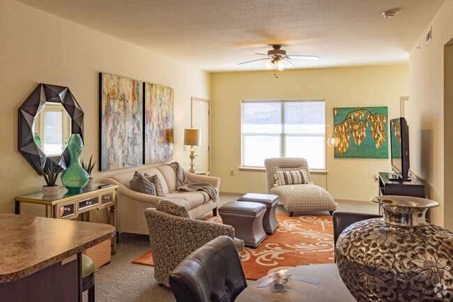 2BR, 2BA - 1093SF - The Greens at Norman