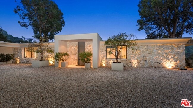 Photo - 10556 Fontenelle Way