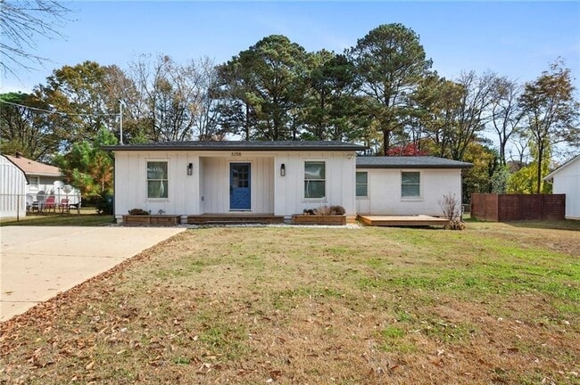 Building Photo - 3258 Highland Dr SE