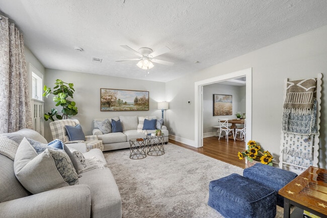 Building Photo - 728 Meadow Ln Unit ID1093291P