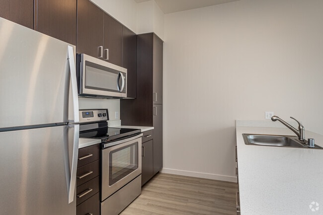 1BR, 1BA - 724SF - Stadium Apartments