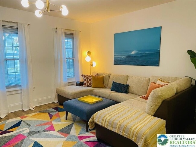 Photo - 37 E Evergreen St