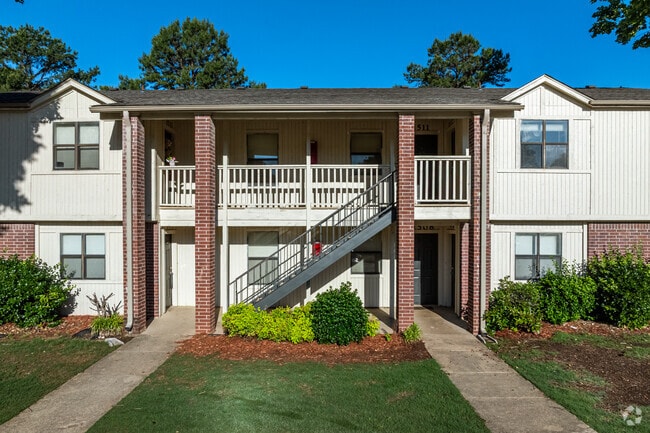 Building Photo - Fountain Lakes