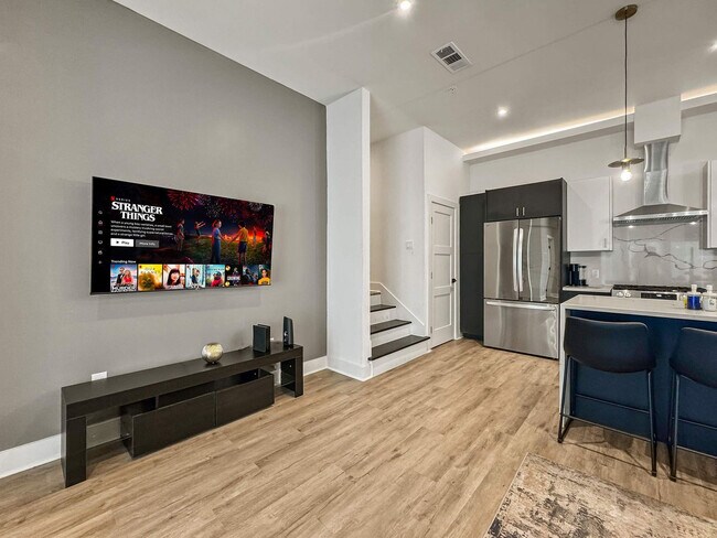 Photo - 1731 N Fitzhugh Ave Unit ID1251883P