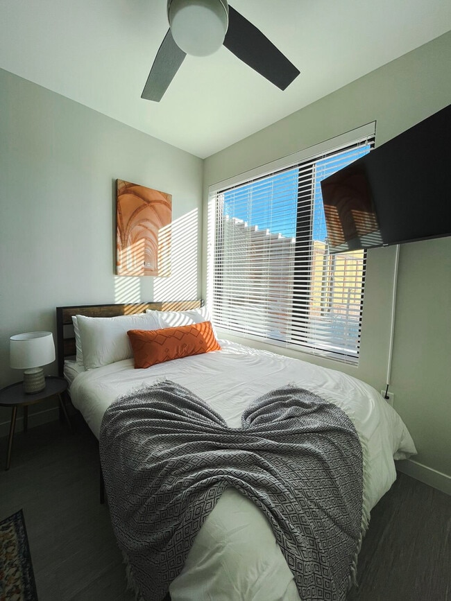 Photo - 2530 University Ave Unit ID1036856P