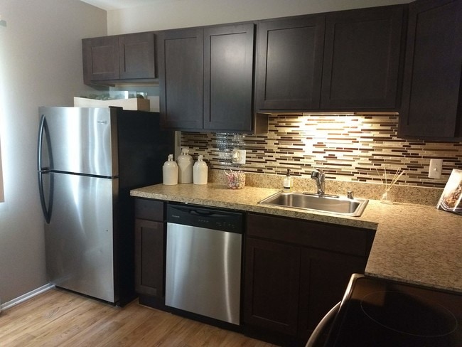 Photo - Waterford Square