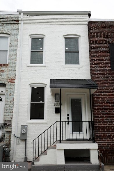 Building Photo - 2039 Rosedale St NE