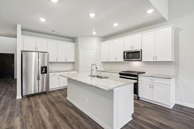 Building Photo - 701 Easthill Dr