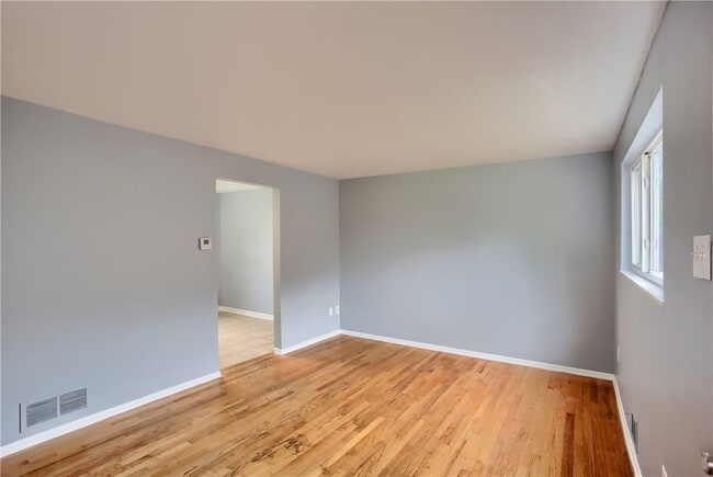 Photo - 440 Brierly Ln