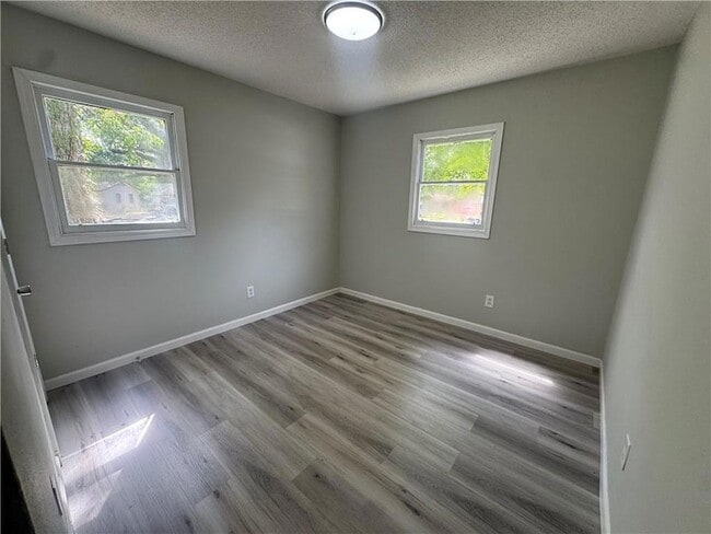 Photo - 6505 James St