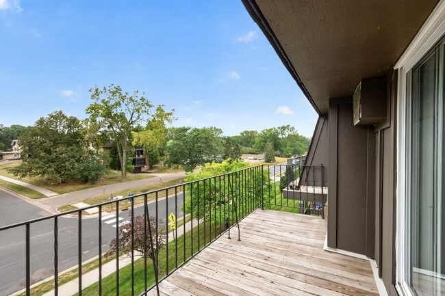 Photo - Shoreview Grand