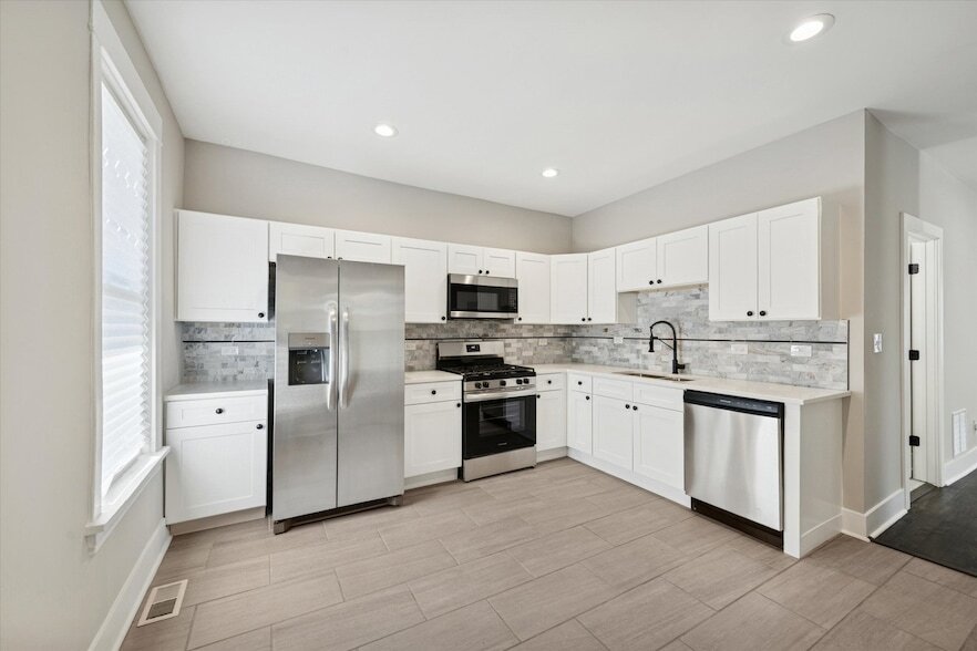 Photo - 4845 W Potomac Ave Unit 2