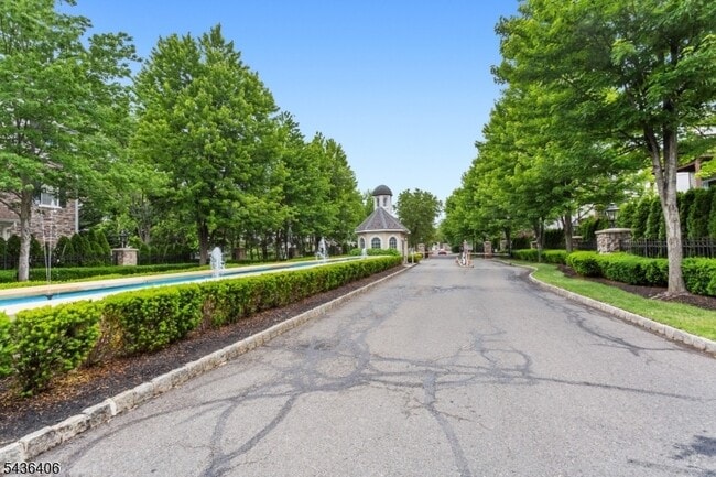 Photo - 28 Devonshire Dr